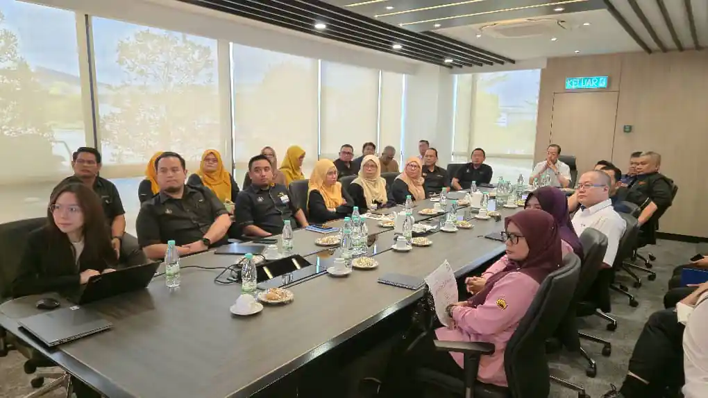 WhatsApp Image 2025-10-16 at 00.58.07 (1)