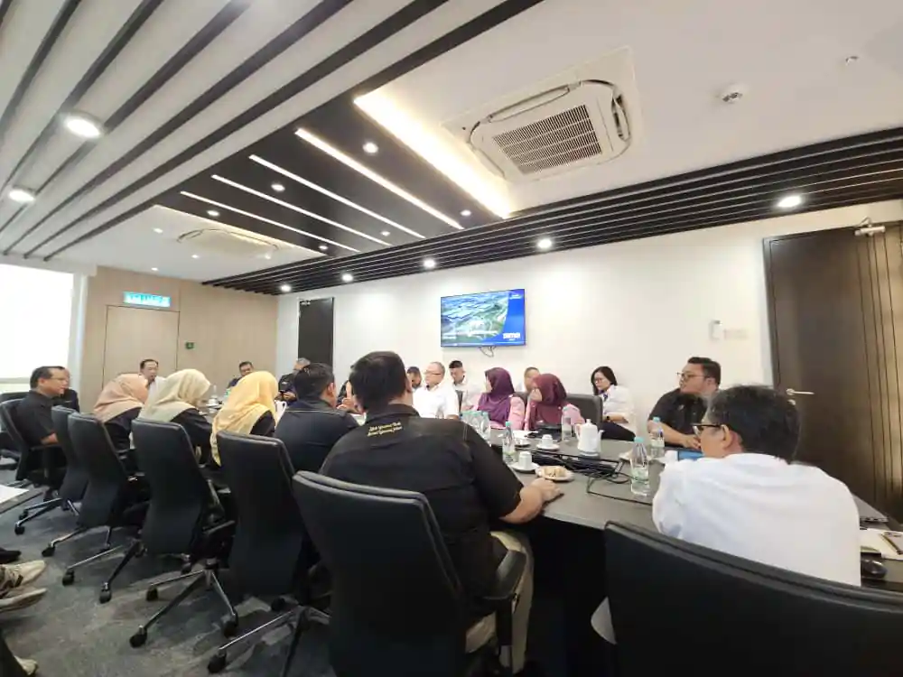 WhatsApp Image 2025-10-16 at 00.58.19 (1)